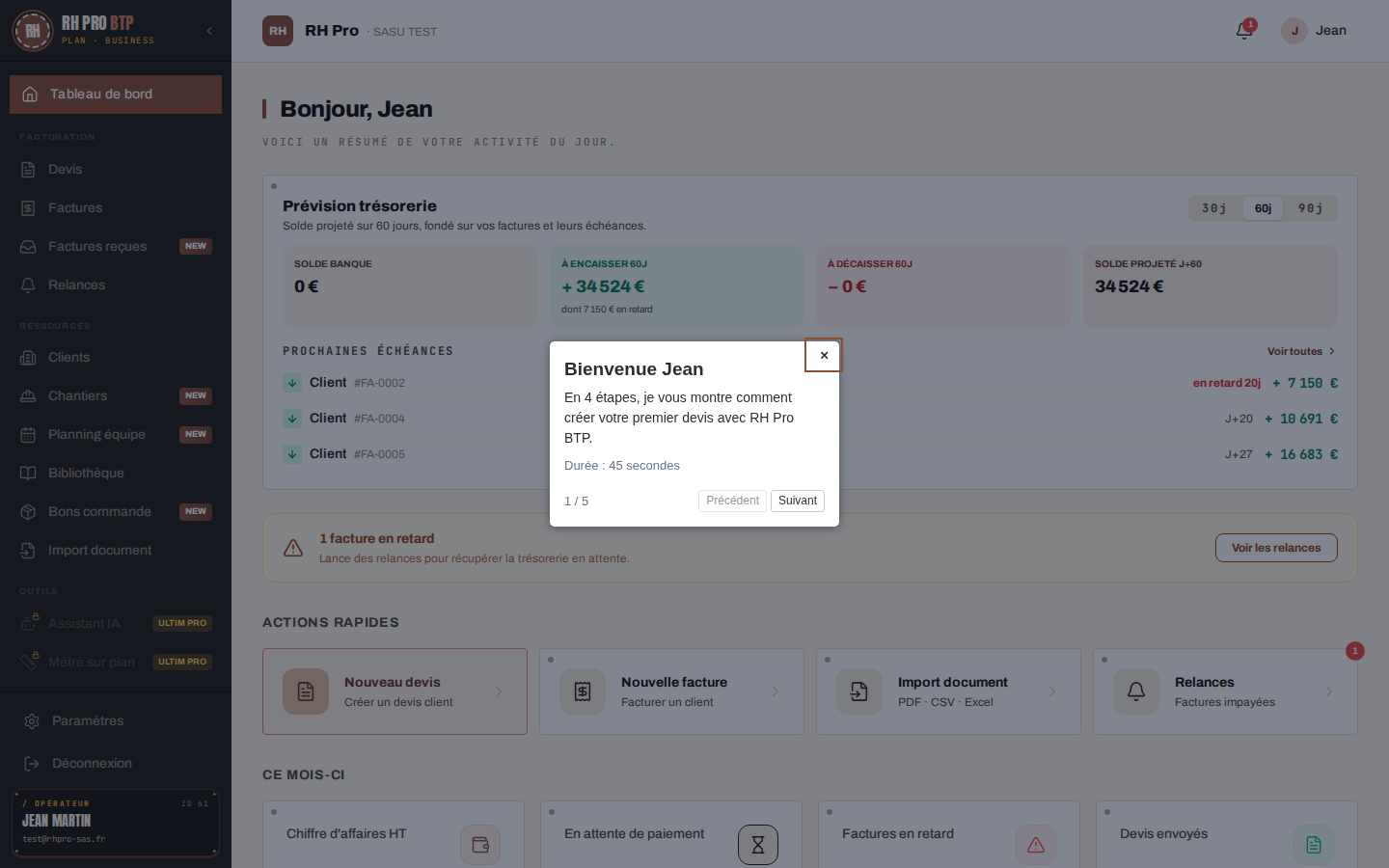 Tableau de bord GESTIGO : prévision de trésorerie 30/60/90 jours, solde projeté, actions rapides et liste des fonctionnalités premium
