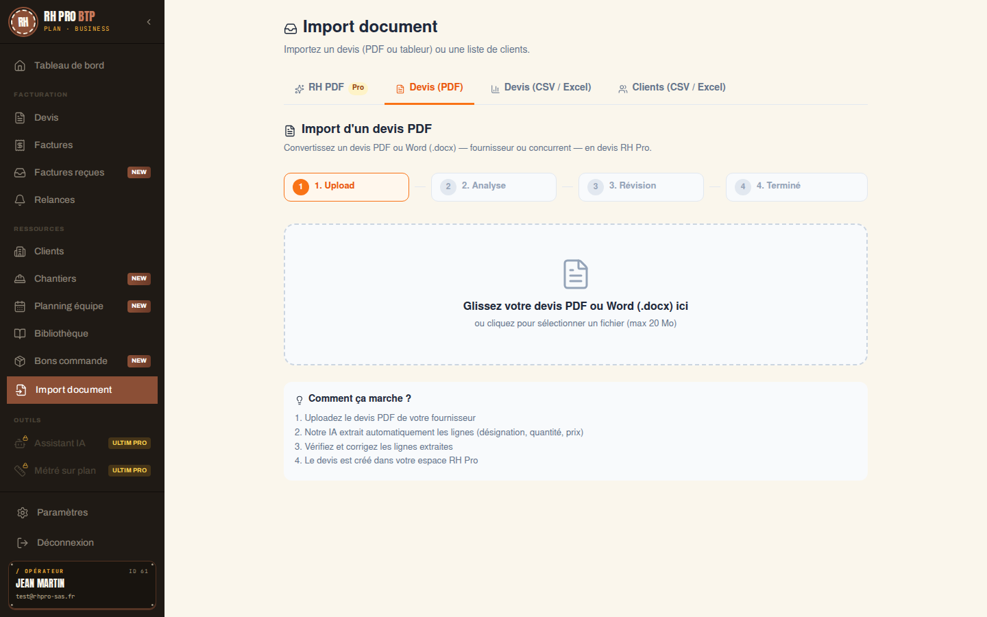 Module d'import de document dans GESTIGO : 4 étapes upload, analyse, révision, terminé. Compatible PDF, CSV et Excel